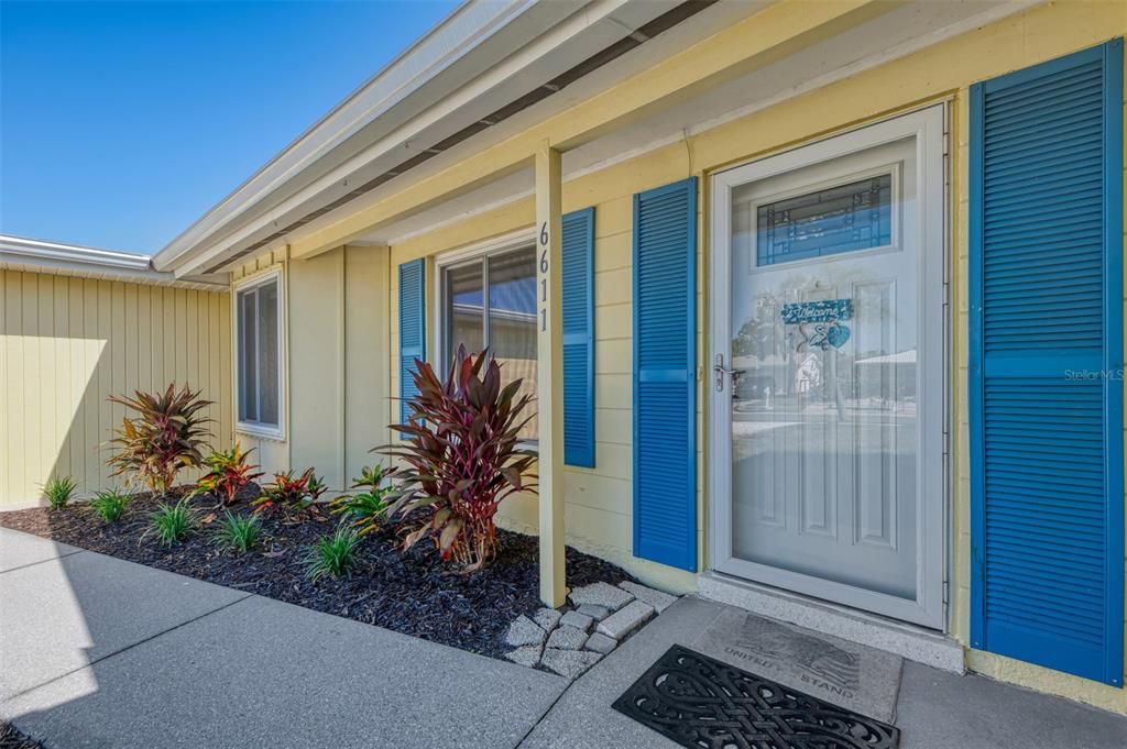 合同活跃: $349,900 (2 贝兹, 1 浴室, 1275 平方英尺)