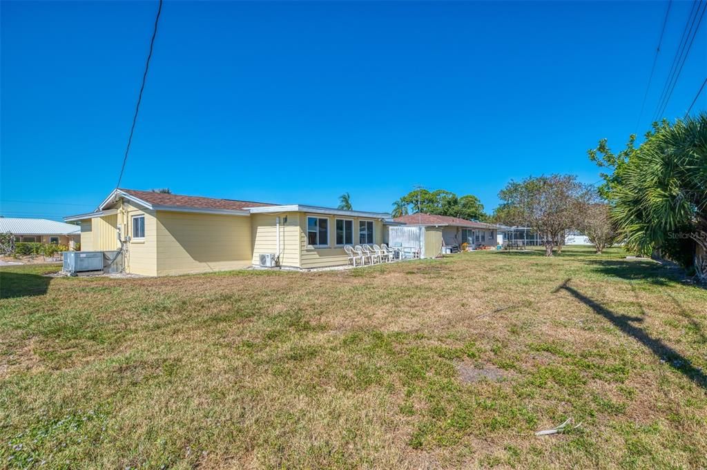 合同活跃: $349,900 (2 贝兹, 1 浴室, 1275 平方英尺)