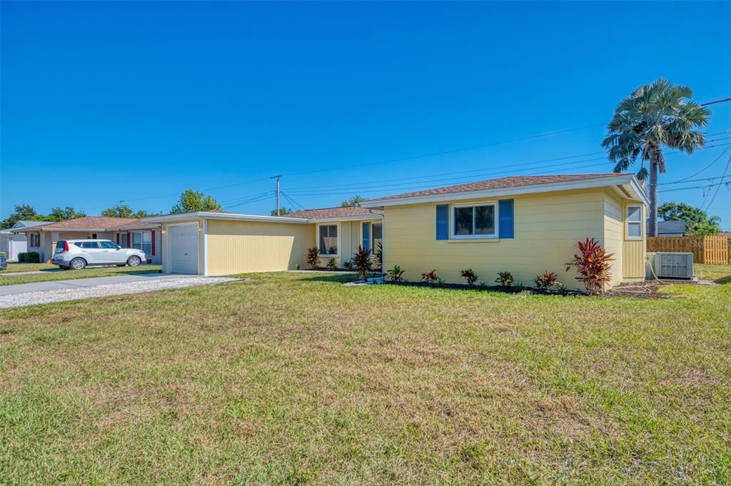 合同活跃: $349,900 (2 贝兹, 1 浴室, 1275 平方英尺)