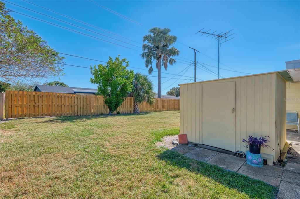 合同活跃: $349,900 (2 贝兹, 1 浴室, 1275 平方英尺)