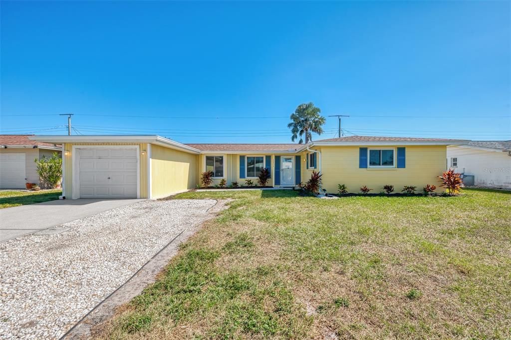 合同活跃: $349,900 (2 贝兹, 1 浴室, 1275 平方英尺)