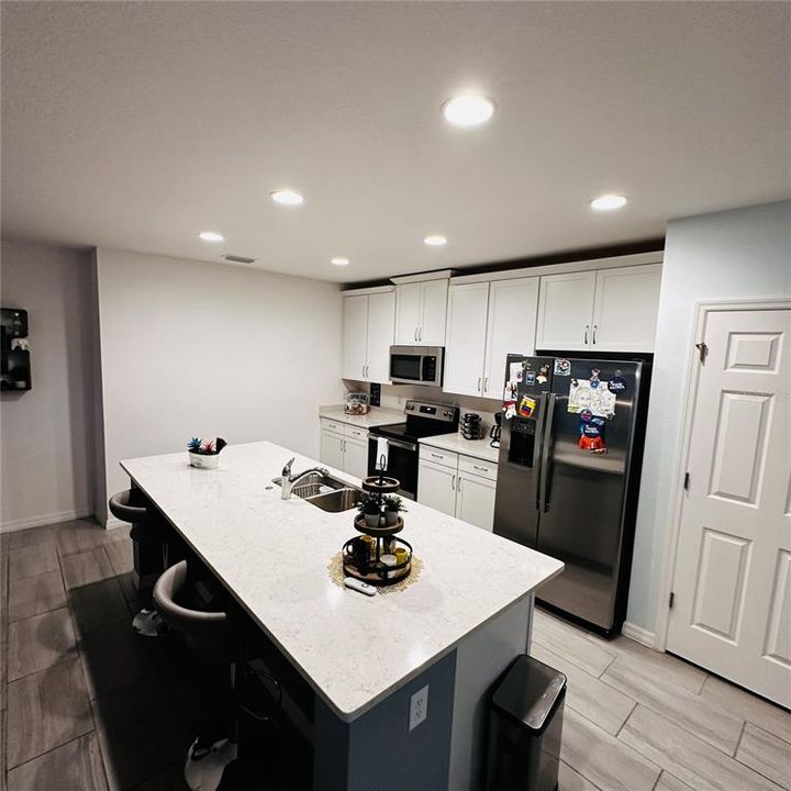 出租: $2,400 (4 贝兹, 3 浴室, 2120 平方英尺)