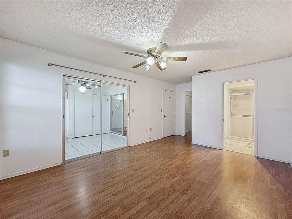 На продажу: $149,000 (2 спален, 2 ванн, 1171 Квадратных фут)