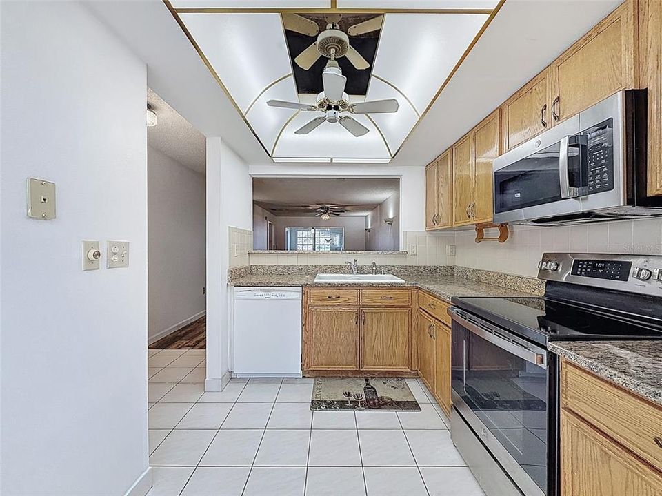 На продажу: $149,000 (2 спален, 2 ванн, 1171 Квадратных фут)