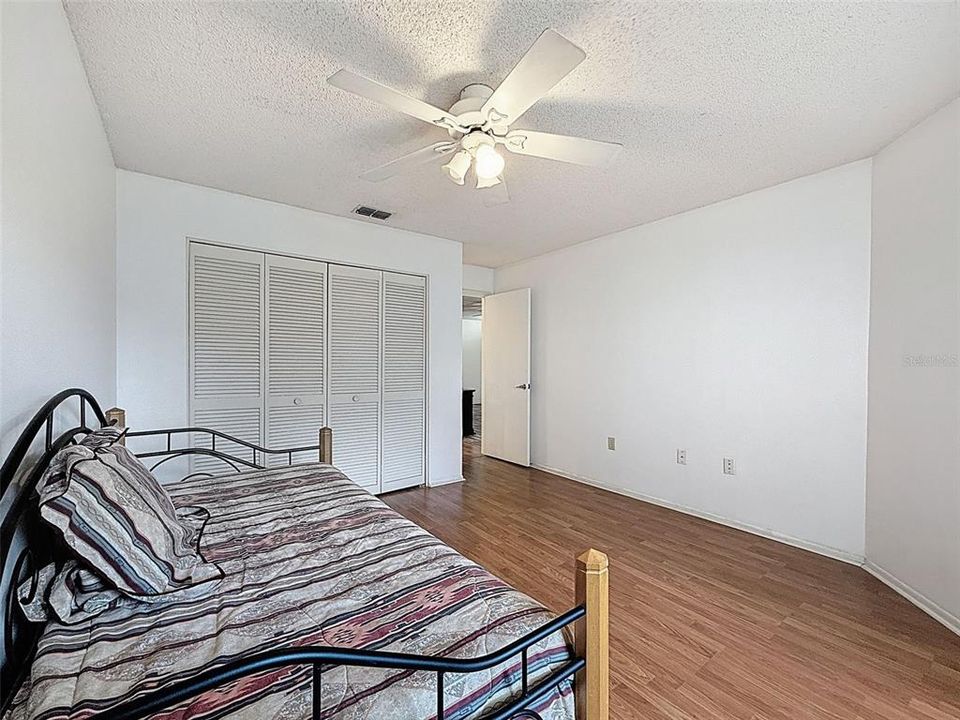 На продажу: $149,000 (2 спален, 2 ванн, 1171 Квадратных фут)