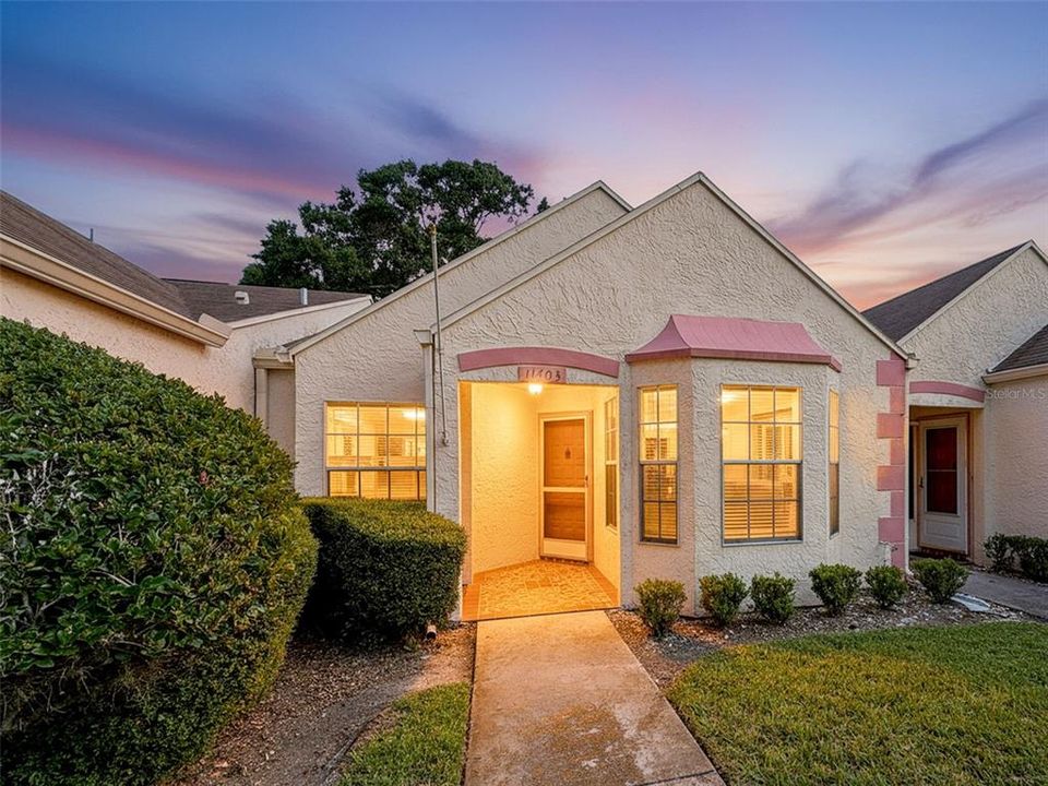 На продажу: $149,000 (2 спален, 2 ванн, 1171 Квадратных фут)