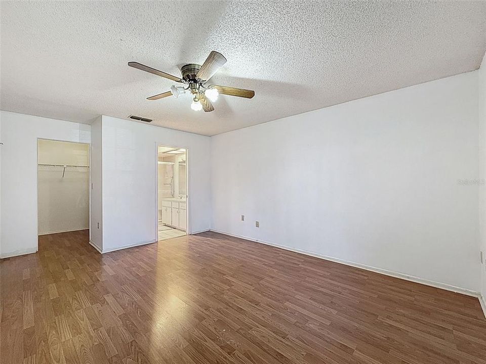 На продажу: $149,000 (2 спален, 2 ванн, 1171 Квадратных фут)