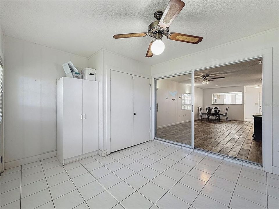 На продажу: $149,000 (2 спален, 2 ванн, 1171 Квадратных фут)