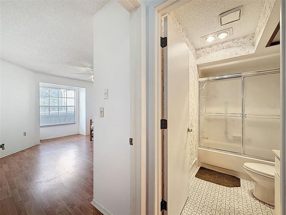 На продажу: $149,000 (2 спален, 2 ванн, 1171 Квадратных фут)