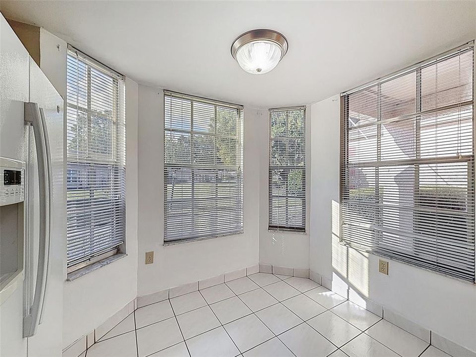 На продажу: $149,000 (2 спален, 2 ванн, 1171 Квадратных фут)