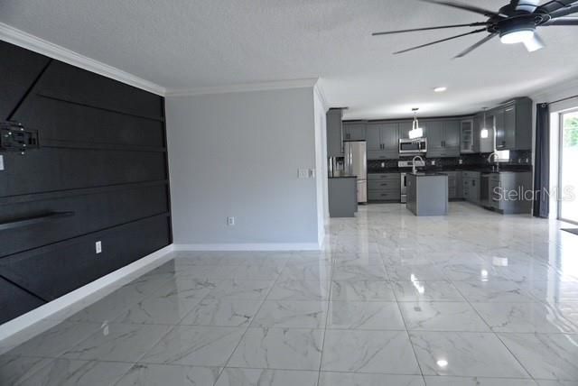 出租: $3,600 (6 贝兹, 4 浴室, 3948 平方英尺)