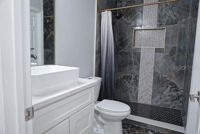 出租: $3,600 (6 贝兹, 4 浴室, 3948 平方英尺)