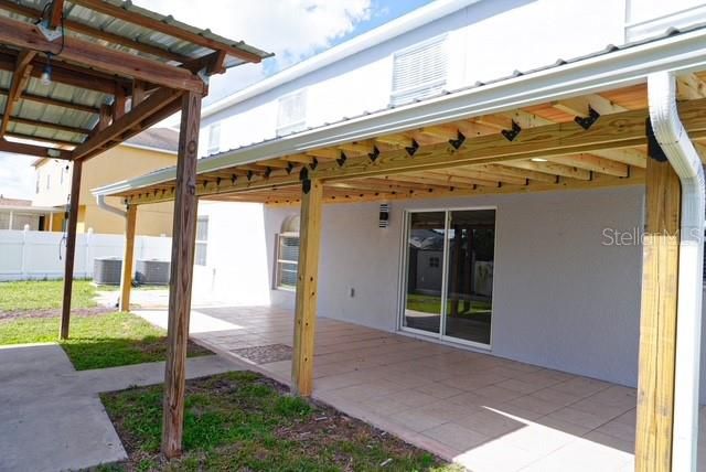 出租: $3,600 (6 贝兹, 4 浴室, 3948 平方英尺)