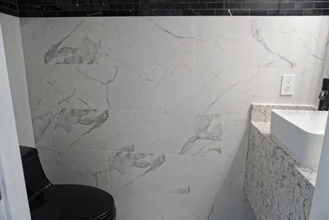 出租: $3,600 (6 贝兹, 4 浴室, 3948 平方英尺)