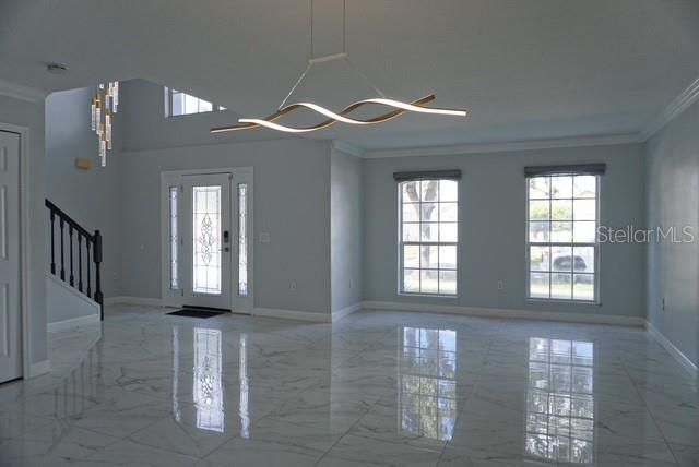 出租: $3,600 (6 贝兹, 4 浴室, 3948 平方英尺)