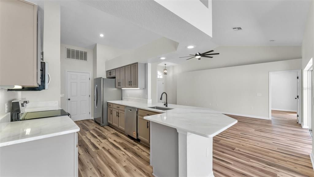 待售: $349,900 (4 贝兹, 2 浴室, 1781 平方英尺)