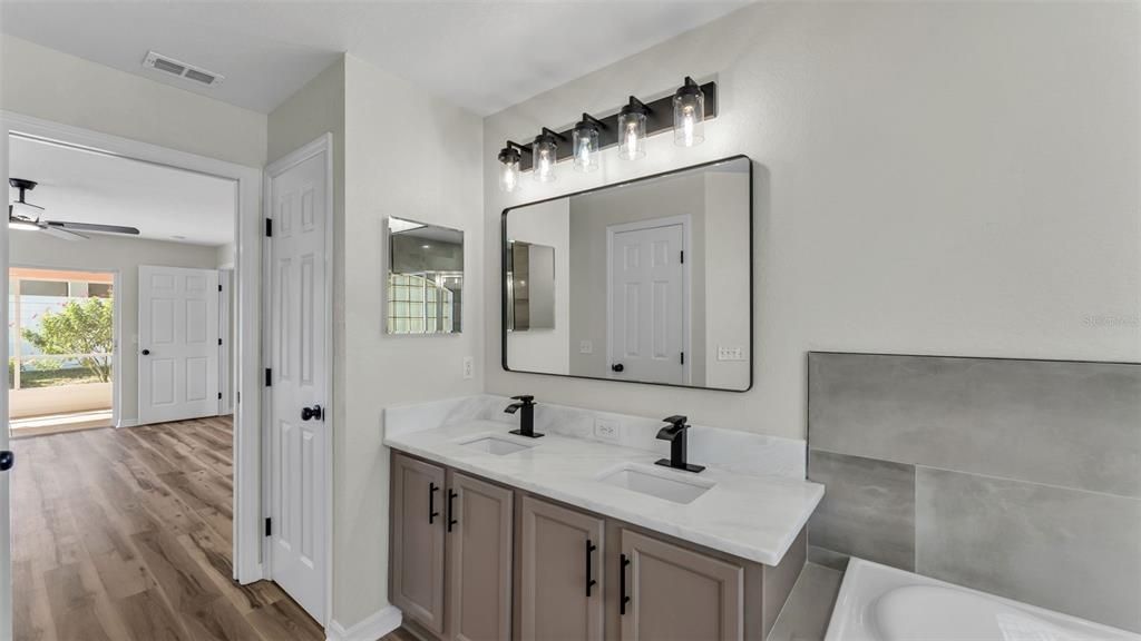 待售: $349,900 (4 贝兹, 2 浴室, 1781 平方英尺)