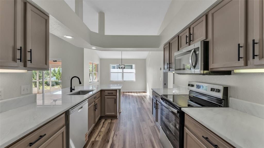 待售: $349,900 (4 贝兹, 2 浴室, 1781 平方英尺)