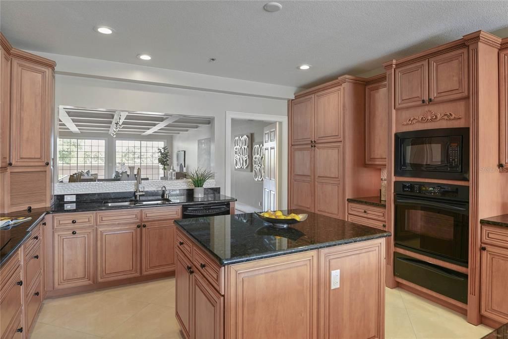 На продажу: $799,000 (3 спален, 3 ванн, 3271 Квадратных фут)