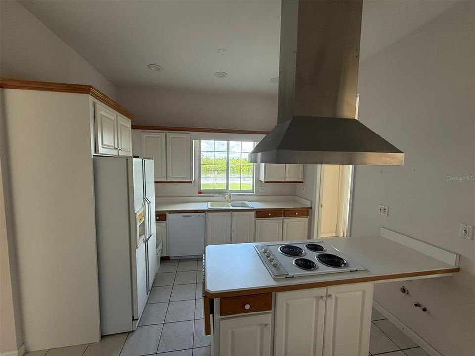 For Sale: $1,399,999 (3 beds, 4 baths, 5016 Square Feet)