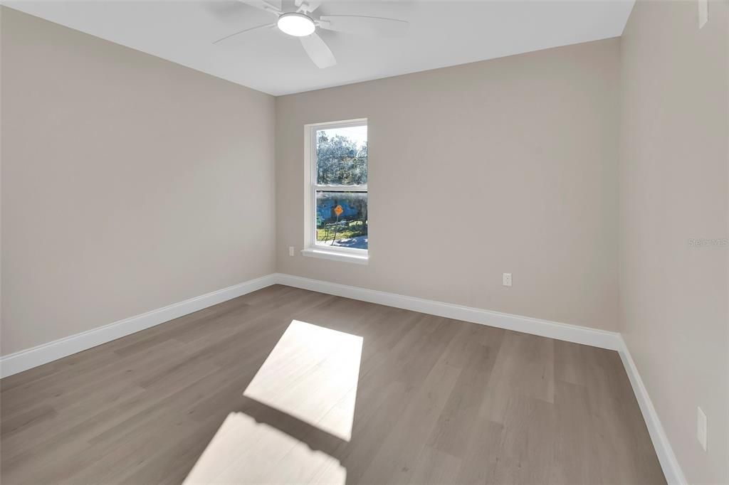 На продажу: $294,900 (3 спален, 2 ванн, 1677 Квадратных фут)