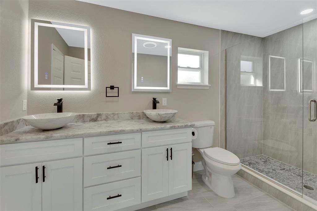 На продажу: $294,900 (3 спален, 2 ванн, 1677 Квадратных фут)