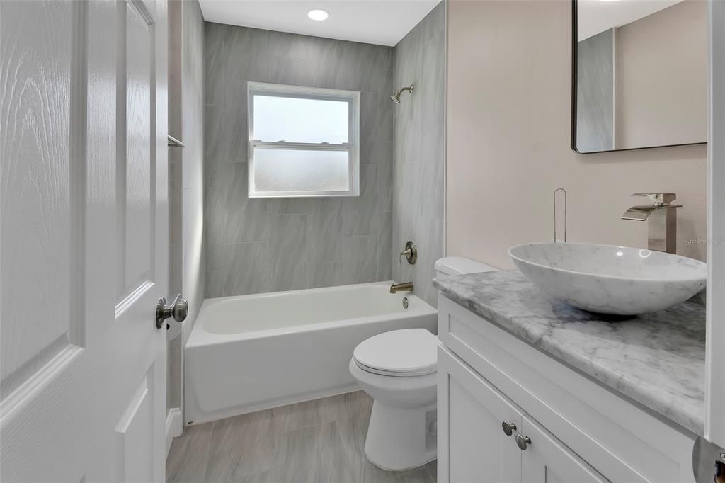 На продажу: $294,900 (3 спален, 2 ванн, 1677 Квадратных фут)