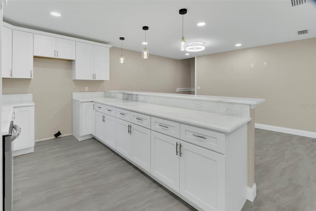 На продажу: $294,900 (3 спален, 2 ванн, 1677 Квадратных фут)