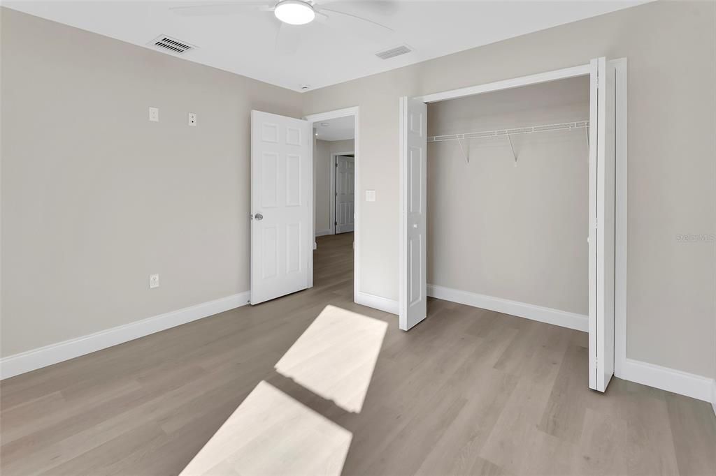 На продажу: $294,900 (3 спален, 2 ванн, 1677 Квадратных фут)