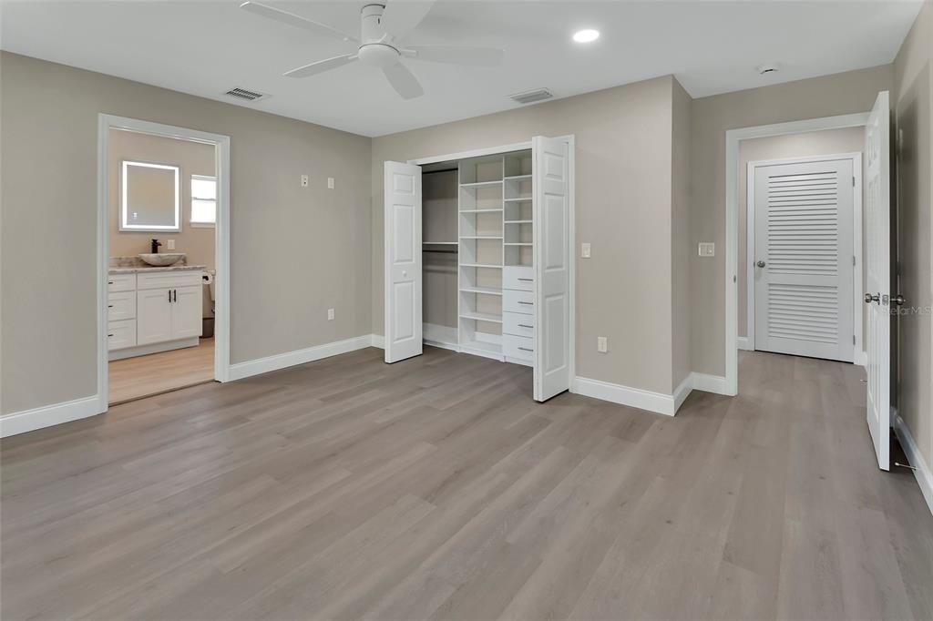 На продажу: $294,900 (3 спален, 2 ванн, 1677 Квадратных фут)