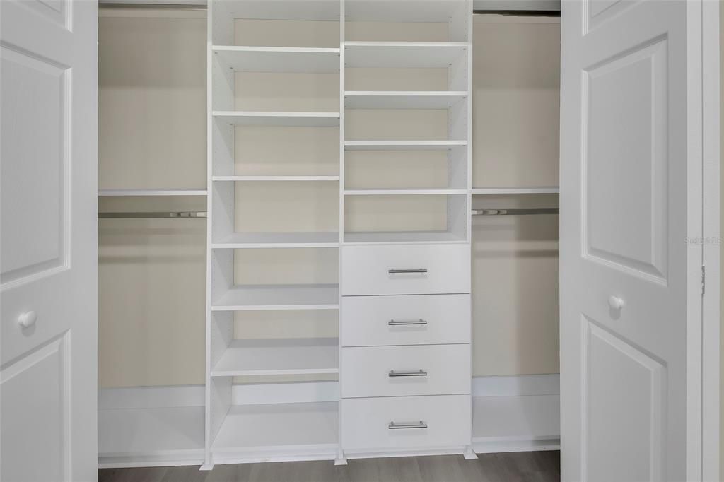 На продажу: $294,900 (3 спален, 2 ванн, 1677 Квадратных фут)