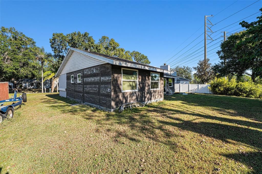 For Sale: $295,000 (3 beds, 2 baths, 1274 Square Feet)