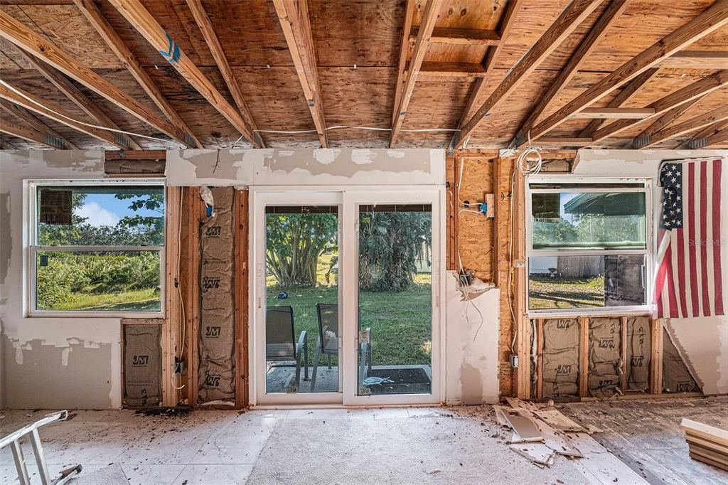 For Sale: $295,000 (3 beds, 2 baths, 1274 Square Feet)