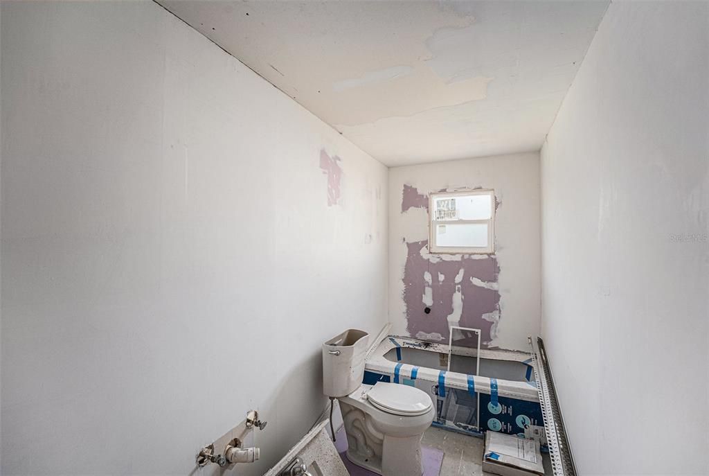 For Sale: $295,000 (3 beds, 2 baths, 1274 Square Feet)