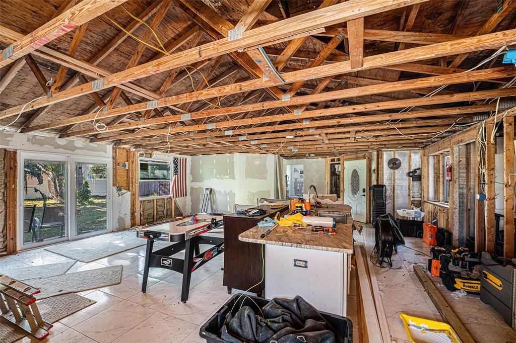 For Sale: $295,000 (3 beds, 2 baths, 1274 Square Feet)