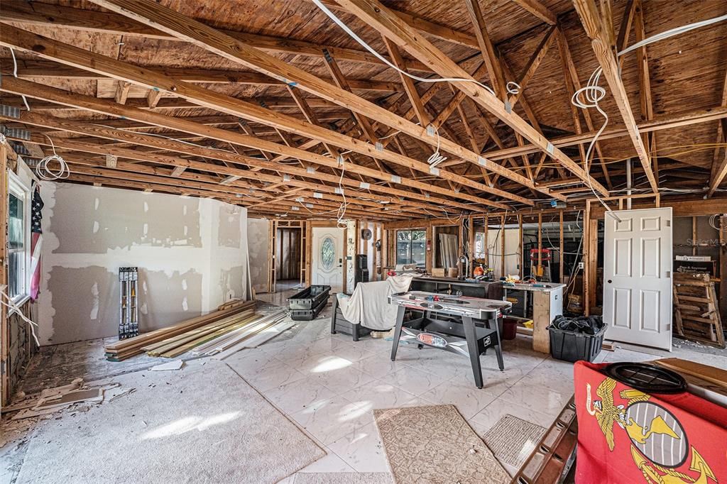 For Sale: $295,000 (3 beds, 2 baths, 1274 Square Feet)