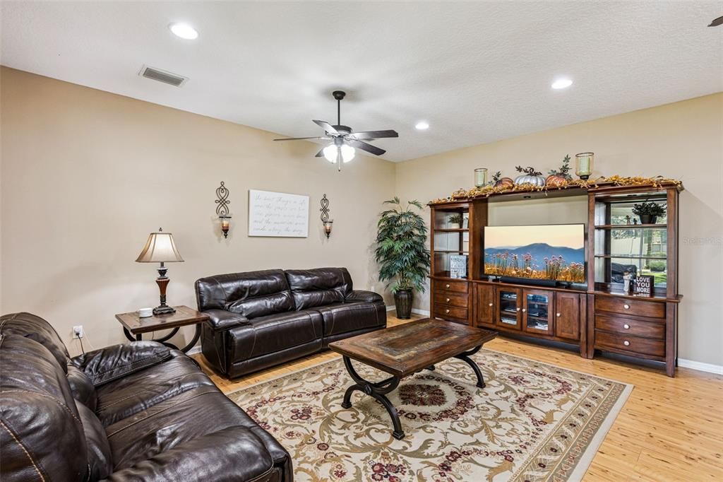 Active With Contract: $440,000 (4 beds, 2 baths, 2520 Square Feet)