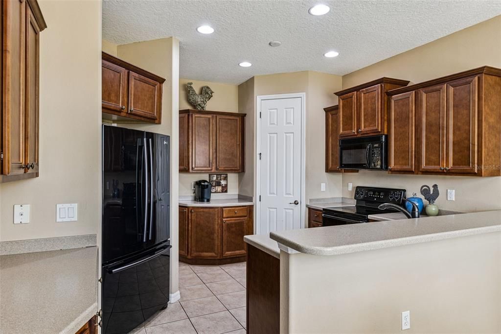 Active With Contract: $440,000 (4 beds, 2 baths, 2520 Square Feet)