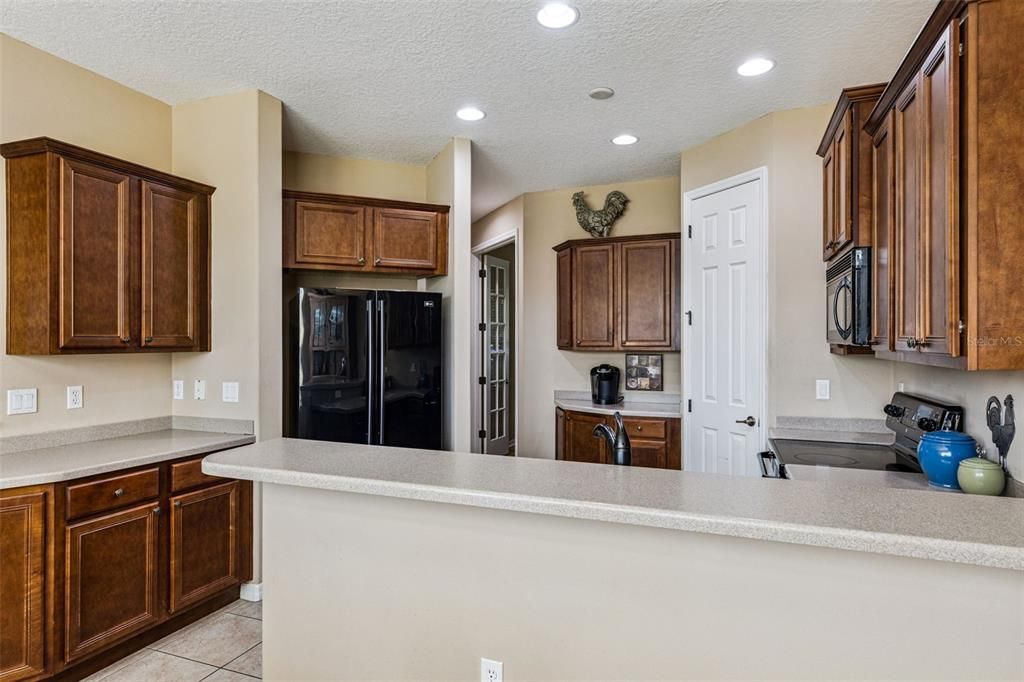 Active With Contract: $440,000 (4 beds, 2 baths, 2520 Square Feet)