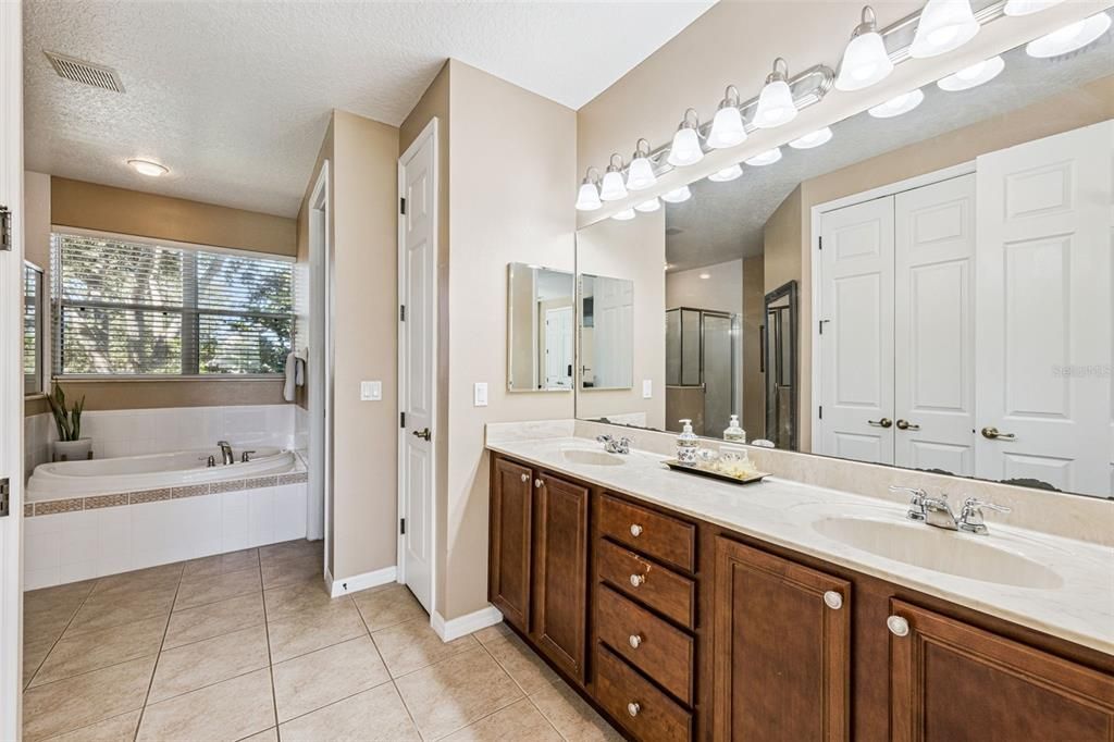 Active With Contract: $440,000 (4 beds, 2 baths, 2520 Square Feet)