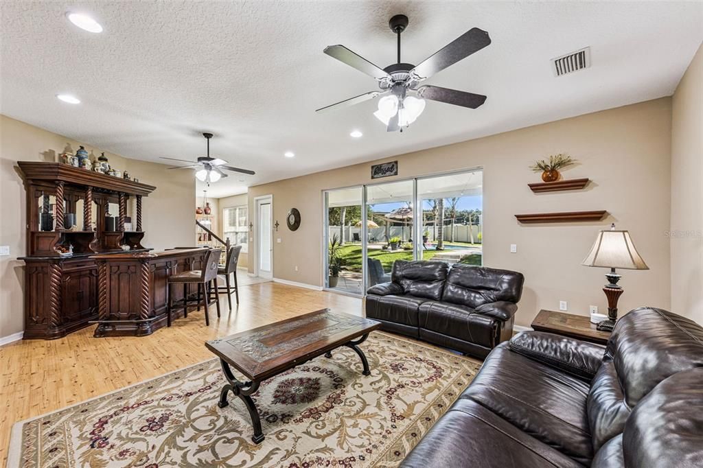 Active With Contract: $440,000 (4 beds, 2 baths, 2520 Square Feet)