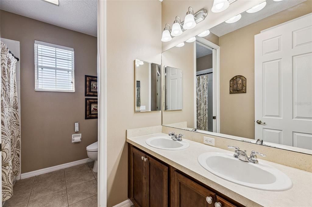 Active With Contract: $440,000 (4 beds, 2 baths, 2520 Square Feet)