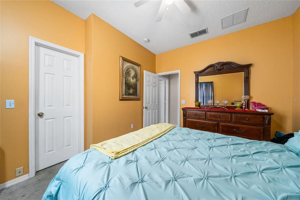 На продажу: $410,000 (4 спален, 3 ванн, 2308 Квадратных фут)