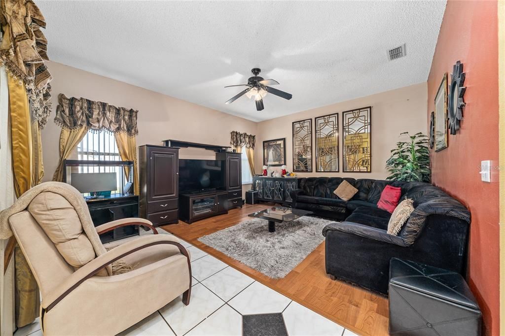 На продажу: $410,000 (4 спален, 3 ванн, 2308 Квадратных фут)