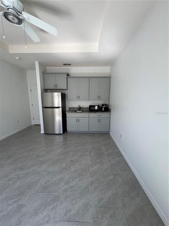 For Rent: $1,300 (1 beds, 1 baths, 800 Square Feet)