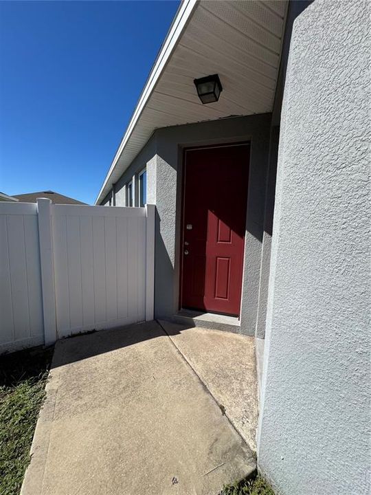 For Rent: $1,300 (1 beds, 1 baths, 800 Square Feet)