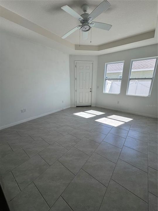 For Rent: $1,300 (1 beds, 1 baths, 800 Square Feet)