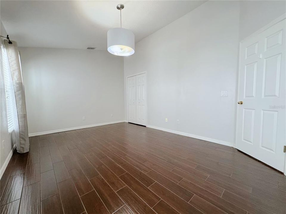 Под контрактом: $2,600 (4 спален, 2 ванн, 1786 Квадратных фут)