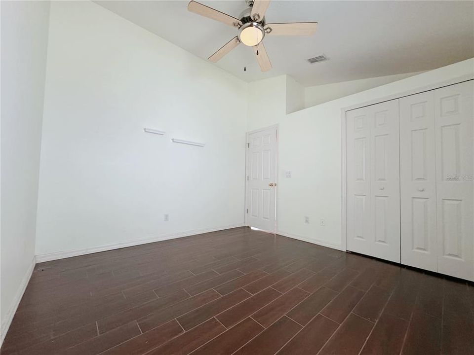 Под контрактом: $2,600 (4 спален, 2 ванн, 1786 Квадратных фут)