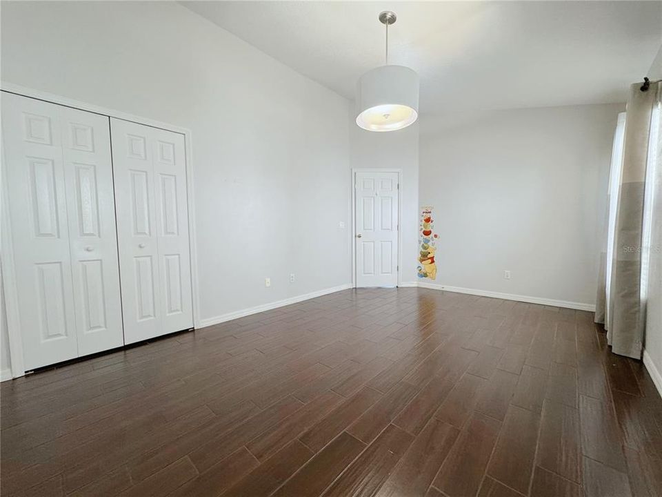 Под контрактом: $2,600 (4 спален, 2 ванн, 1786 Квадратных фут)